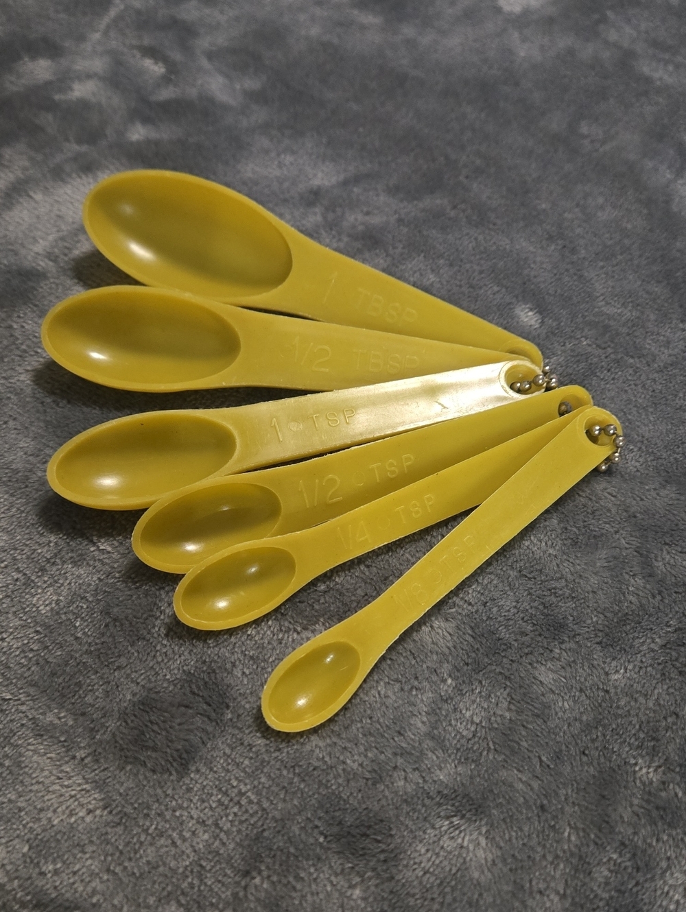 Vintage Nevco Measuring Spoons Yellow British Hong Kong Plastic